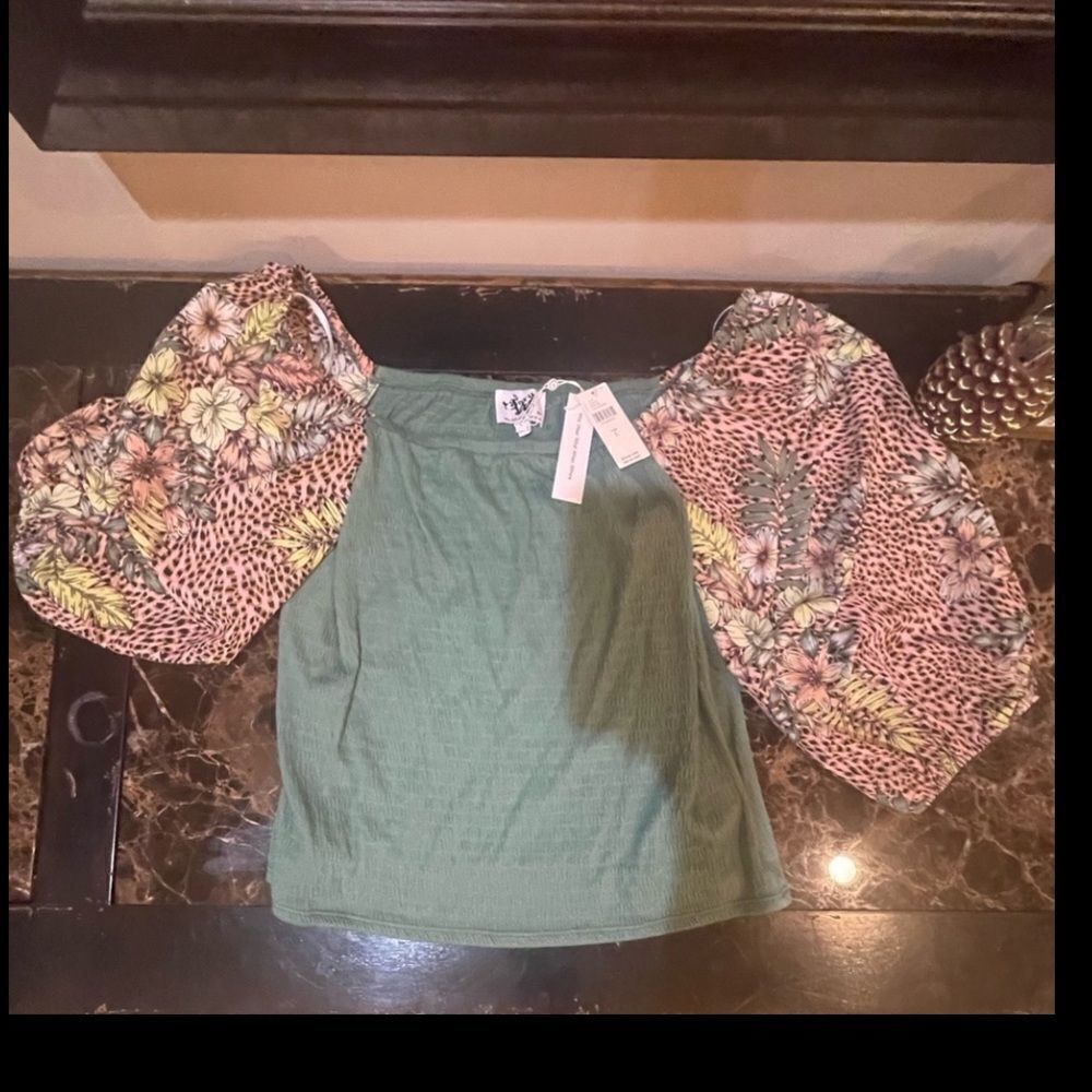 PRETTY Smocked Anthropologie Romance Top! - Picture 16 of 16